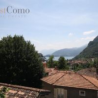 Апартаменты в горах, в деревне, у озера в Италии, Комо, 90 кв.м.