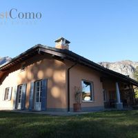Villa in the mountains, in the village, by the lake in Italy, Como, 500 sq.m.