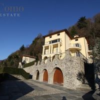 Villa in the mountains, in the village, by the lake in Italy, Como, 850 sq.m.