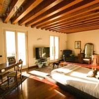 Villa in the mountains, in the village, by the lake in Italy, Como, 850 sq.m.