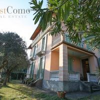 Villa in the mountains, in the village, by the lake in Italy, Como, 500 sq.m.