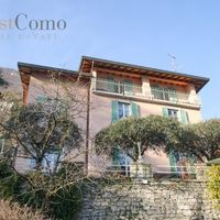 Villa in the mountains, in the village, by the lake in Italy, Como, 500 sq.m.