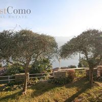 Villa in the mountains, in the village, by the lake in Italy, Como, 500 sq.m.