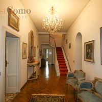 Villa in the mountains, in the village, by the lake in Italy, Como, 500 sq.m.