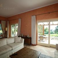 Villa in the mountains, in the village, by the lake in Italy, Como, 460 sq.m.