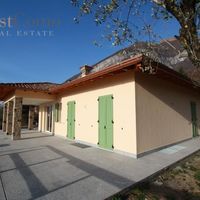 Villa in the mountains, in the village, by the lake in Italy, Como, 250 sq.m.