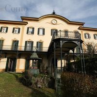 Apartment in the mountains, in the village, by the lake in Italy, Como, 180 sq.m.