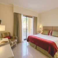 Apartment in the suburbs, at the seaside in Portugal, Algarve, 151 sq.m.