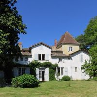 Castle at the spa resort, in the suburbs in France, New Aquitaine, 540 sq.m.