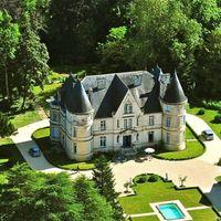 Замок в пригороде во Франции, Пессак-Сюр-Дордонь, 900 кв.м.