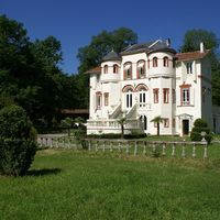 Castle in the suburbs, in the forest in Guyane, 350 sq.m.