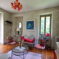 Castle in the suburbs, in the forest in Guyane, 350 sq.m.