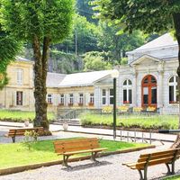 Castle in the suburbs, in the forest in Guyane, 350 sq.m.