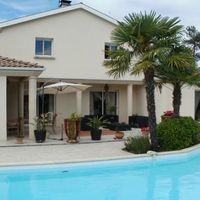 Villa by the lake, in the suburbs, at the seaside in France, New Aquitaine, 250 sq.m.