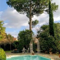 Villa by the lake, in the suburbs, at the seaside in France, New Aquitaine, 250 sq.m.
