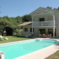 House by the lake, in the suburbs, in the forest, at the seaside in France, New Aquitaine, 175 sq.m.