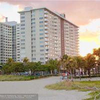 Apartment at the seaside in the USA, Florida, Pompano Beach, 102 sq.m.