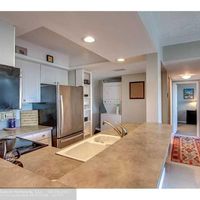 Apartment at the seaside in the USA, Florida, Pompano Beach, 95 sq.m.