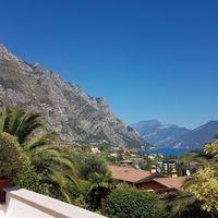 Villa by the lake in Italy, Garda, 360 sq.m.