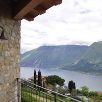 Villa by the lake in Italy, Garda, 290 sq.m.