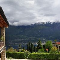Villa by the lake in Italy, Garda, 290 sq.m.