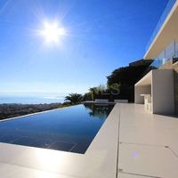 Villa in the big city, in the mountains, at the spa resort, at the seaside in France, Cannes, 339 sq.m.