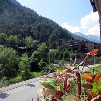 Apartment in the big city, in the mountains in Andorra, La Massana, Arinsal, 107 sq.m.