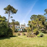 Villa in the suburbs in Portugal, Cascais, 396 sq.m.