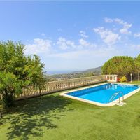 Villa in the mountains, in the village, in the suburbs, at the seaside in Spain, Catalunya, Barcelona, 340 sq.m.
