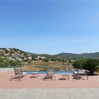Villa in the mountains, in the village, in the suburbs, at the seaside in Spain, Catalunya, Barcelona, 500 sq.m.