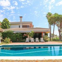 Villa in the village, in the suburbs, at the seaside in Spain, Catalunya, Barcelona, 450 sq.m.