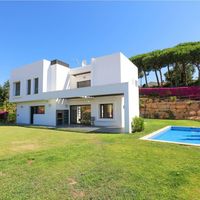 Villa in the mountains, in the village, in the suburbs, at the seaside in Spain, Catalunya, Barcelona, 450 sq.m.