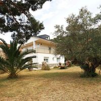 Villa in the mountains, in the village, in the suburbs, at the seaside in Spain, Catalunya, Barcelona, 256 sq.m.
