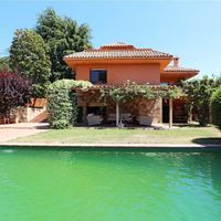 Villa in the mountains, in the village, in the suburbs, at the seaside in Spain, Catalunya, Barcelona, 320 sq.m.