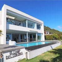 Вилла в горах, в деревне, в пригороде, у моря в Испании, Каталония, Барселона, 295 кв.м.