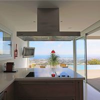 Вилла в горах, в деревне, в пригороде, у моря в Испании, Каталония, Барселона, 295 кв.м.