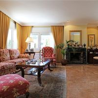 Вилла в горах, в деревне, в пригороде, у моря в Испании, Каталония, Барселона, 325 кв.м.