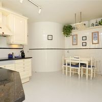 Вилла в горах, в деревне, в пригороде, у моря в Испании, Каталония, Барселона, 325 кв.м.