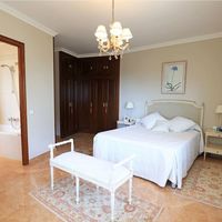 Вилла в горах, в деревне, в пригороде, у моря в Испании, Каталония, Барселона, 325 кв.м.