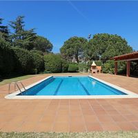 Villa in the mountains, in the village, in the suburbs, at the seaside in Spain, Catalunya, Barcelona, 900 sq.m.