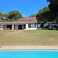 Вилла в горах, в деревне, в пригороде, у моря в Испании, Каталония, Барселона, 400 кв.м.