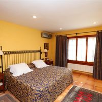 Вилла в горах, в деревне, в пригороде, у моря в Испании, Каталония, Барселона, 400 кв.м.