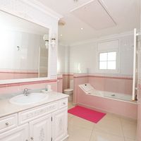 Вилла в горах, в деревне, в пригороде, у моря в Испании, Каталония, Барселона, 590 кв.м.