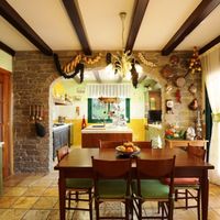 Вилла в горах, в деревне, в пригороде, у моря в Испании, Каталония, Барселона, 750 кв.м.