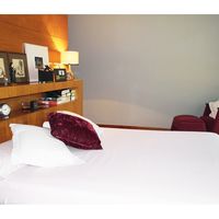 Вилла в горах, в деревне, в пригороде, у моря в Испании, Каталония, Барселона, 340 кв.м.