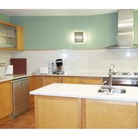 Вилла в горах, в деревне, в пригороде, у моря в Испании, Каталония, Барселона, 340 кв.м.