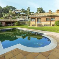 Villa in the mountains, in the village, in the suburbs, at the seaside in Spain, Catalunya, Barcelona, 600 sq.m.