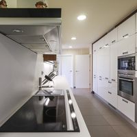 Вилла в горах, в деревне, в пригороде, у моря в Испании, Каталония, Барселона, 500 кв.м.