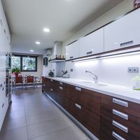 Вилла в горах, в деревне, в пригороде, у моря в Испании, Каталония, Барселона, 500 кв.м.