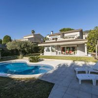 Villa in the mountains, in the village, in the suburbs, at the seaside in Spain, Catalunya, Barcelona, 460 sq.m.